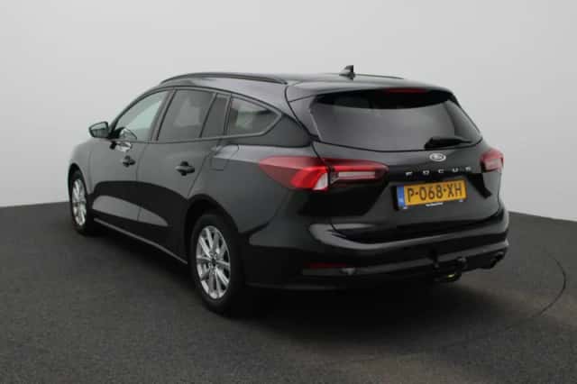 Ford Focus (2022) thumbnail 2