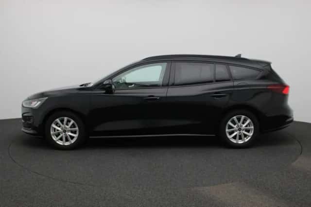 Ford Focus (2022) thumbnail 4