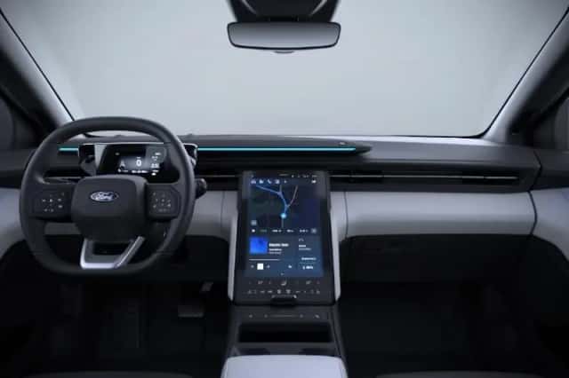 Ford Explorer (2026) thumbnail 5