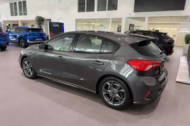 Ford Focus (2020) thumbnail 3