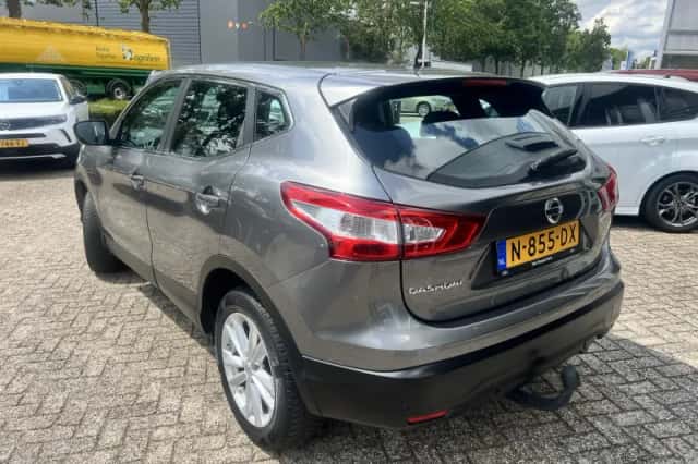 Nissan Qashqai (2015) thumbnail 3