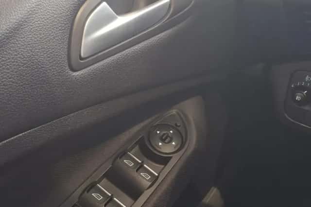 Ford C-Max (2017) thumbnail 21