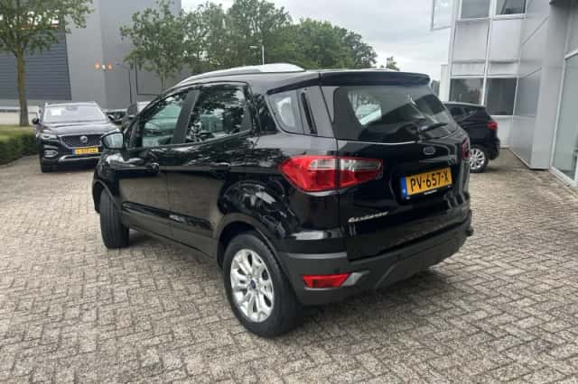 Ford EcoSport (2017) thumbnail 3