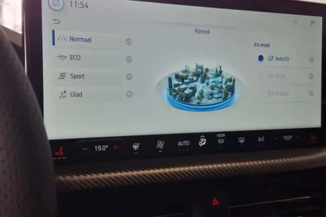Ford Kuga (2025) thumbnail 13