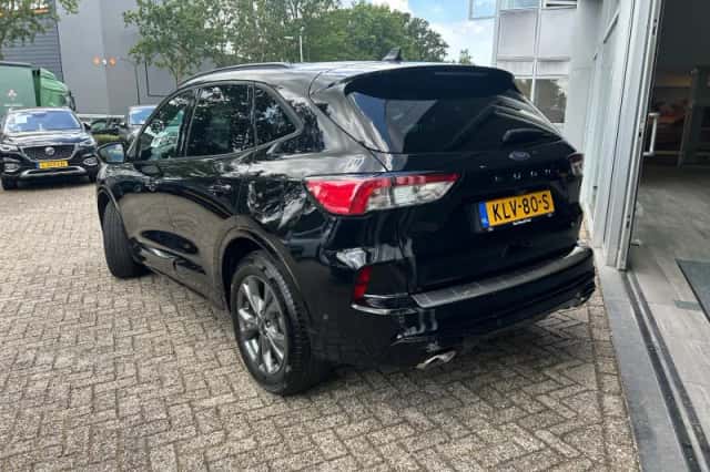 Ford Kuga (2021) thumbnail 3