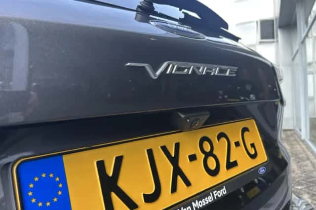 Ford Kuga (2021) thumbnail 5