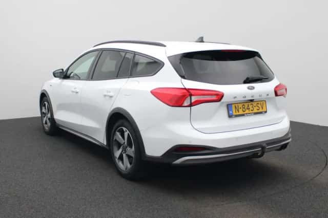 Ford Focus (2022) thumbnail 2