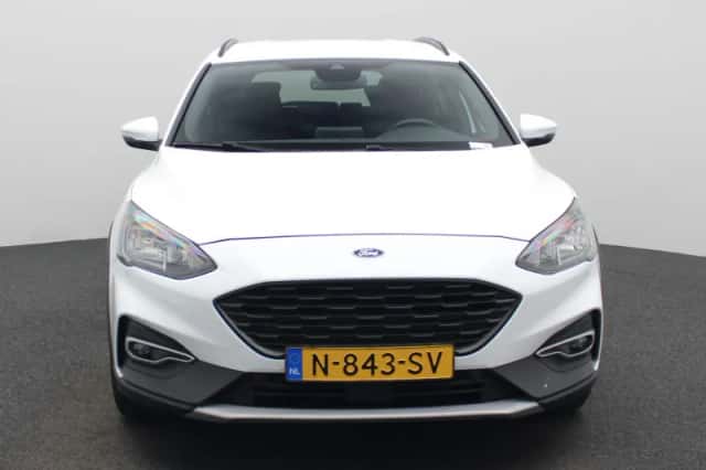 Ford Focus (2022) thumbnail 3
