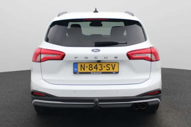 Ford Focus (2022) thumbnail 5