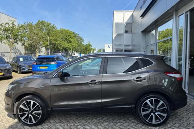 Nissan Qashqai (2015) thumbnail 3