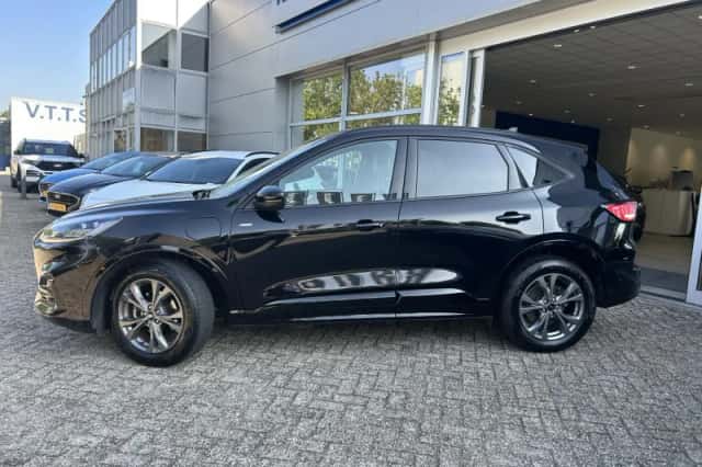 Ford Kuga (2023) thumbnail 2