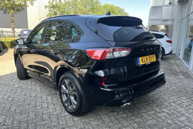 Ford Kuga (2023) thumbnail 3