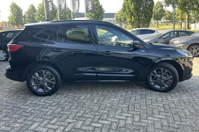 Ford Kuga (2023) thumbnail 6