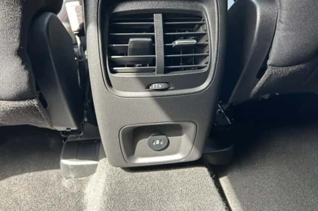 Ford Kuga (2022) thumbnail 19