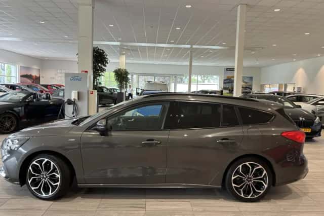 Ford Focus (2020) thumbnail 2