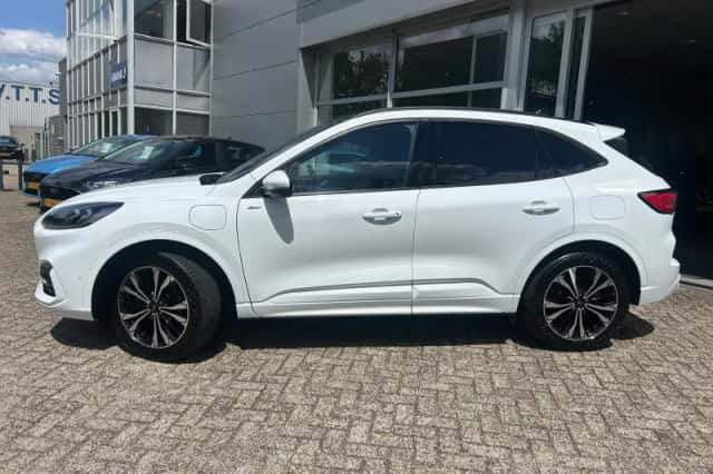 Ford Kuga (2022) thumbnail 2