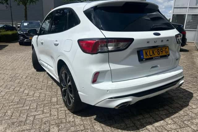 Ford Kuga (2022) thumbnail 3