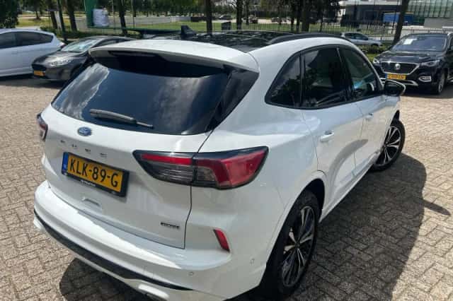 Ford Kuga (2022) thumbnail 5