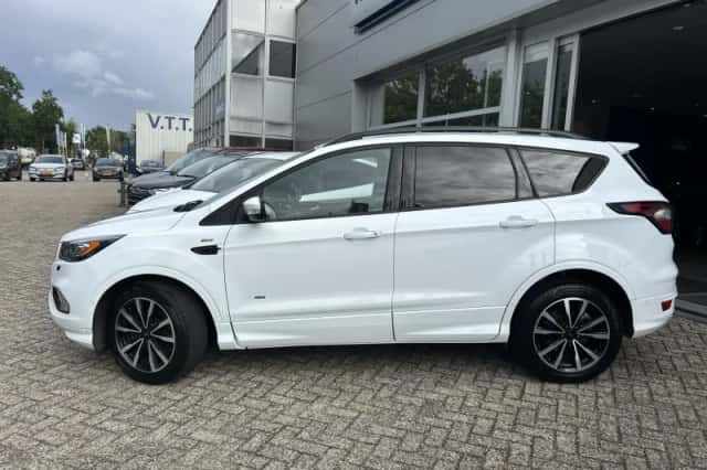 Ford Kuga (2017) thumbnail 2