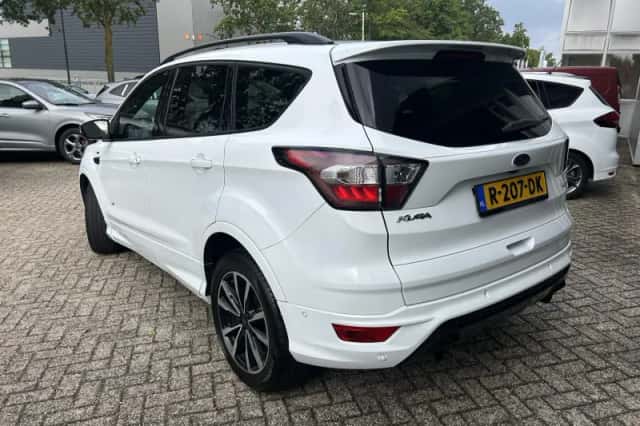 Ford Kuga (2017) thumbnail 3