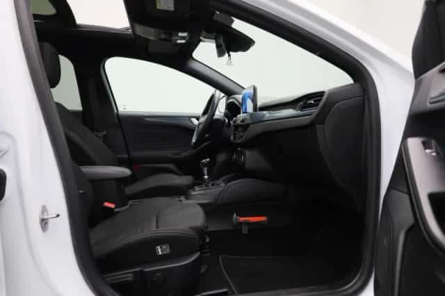 Ford Focus (2022) thumbnail 33