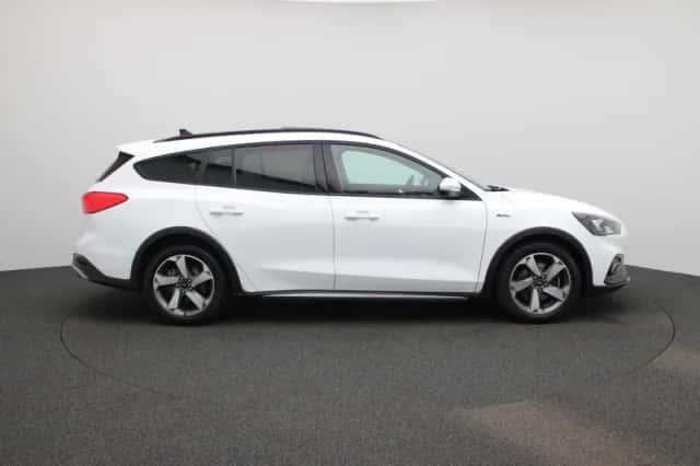 Ford Focus (2022) thumbnail 6