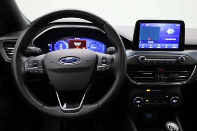 Ford Focus (2022) thumbnail 7