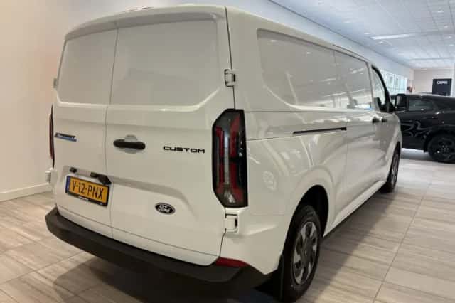 Ford E-Transit (2026) thumbnail 2