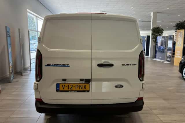 Ford E-Transit (2026) thumbnail 3
