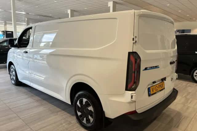 Ford E-Transit (2026) thumbnail 4