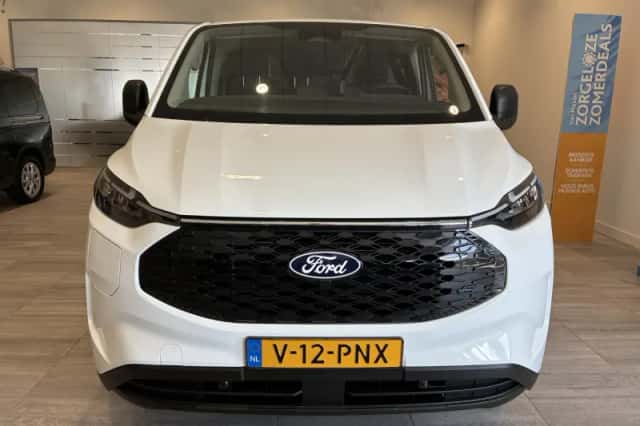 Ford E-Transit (2026) thumbnail 5