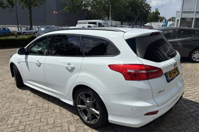 Ford Focus (2018) thumbnail 3