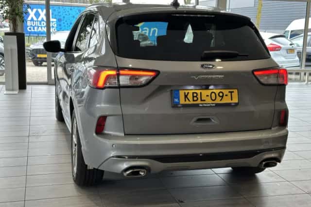 Ford Kuga (2022) thumbnail 4