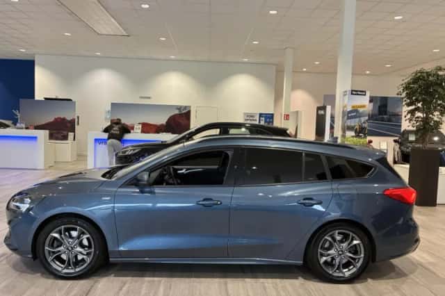 Ford Focus (2020) thumbnail 2