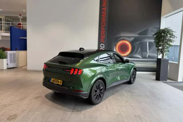Ford Mustang Mach-E (2025) thumbnail 6