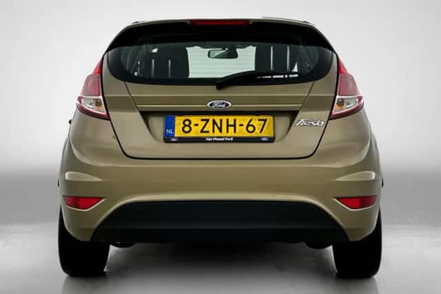 Ford Fiesta (2015) thumbnail 3