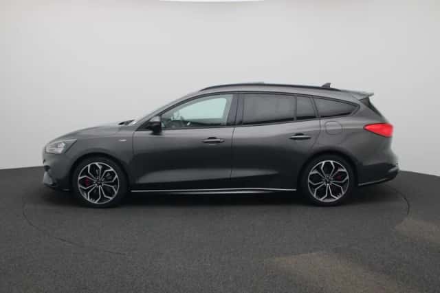 Ford Focus (2021) thumbnail 4