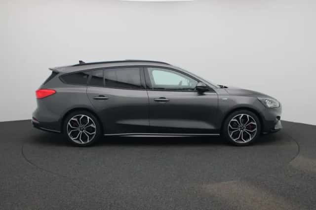 Ford Focus (2021) thumbnail 6