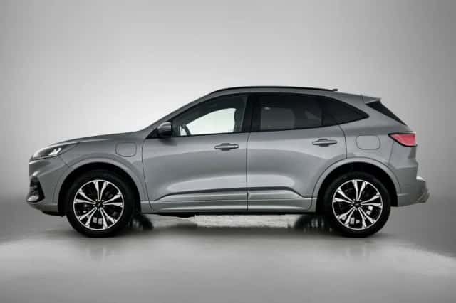 Ford Kuga (2022) thumbnail 2