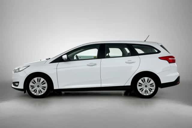 Ford Focus (2018) thumbnail 2