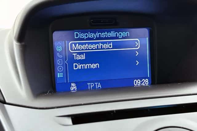 Ford Fiesta (2014) thumbnail 11