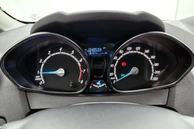 Ford Fiesta (2014) thumbnail 14