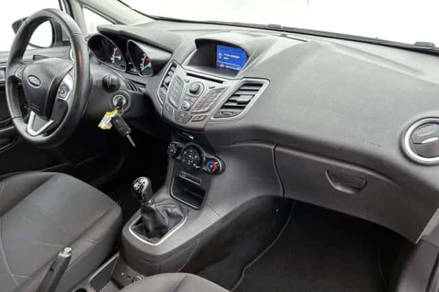Ford Fiesta (2014) thumbnail 21