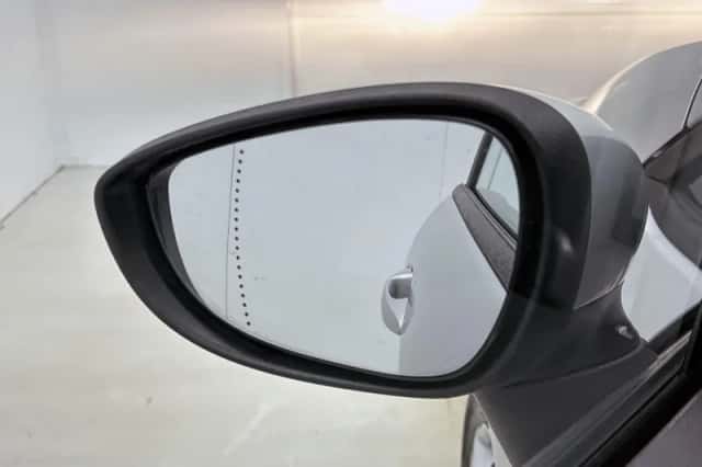 Ford Fiesta (2014) thumbnail 22