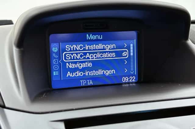 Ford Fiesta (2014) thumbnail 28