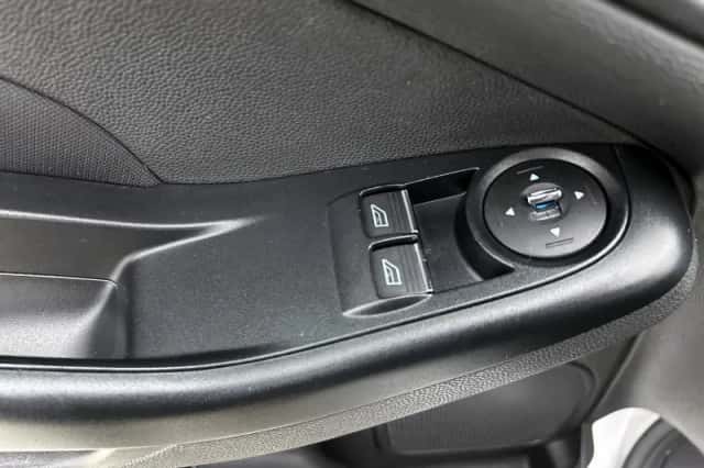 Ford Fiesta (2014) thumbnail 29