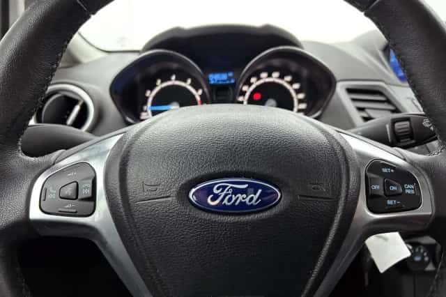 Ford Fiesta (2014) thumbnail 30