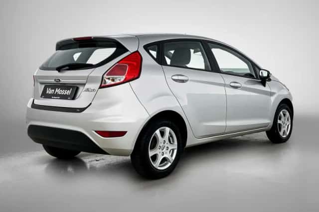 Ford Fiesta (2014) thumbnail 4