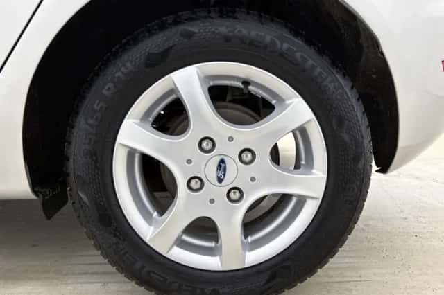 Ford Fiesta (2014) thumbnail 32