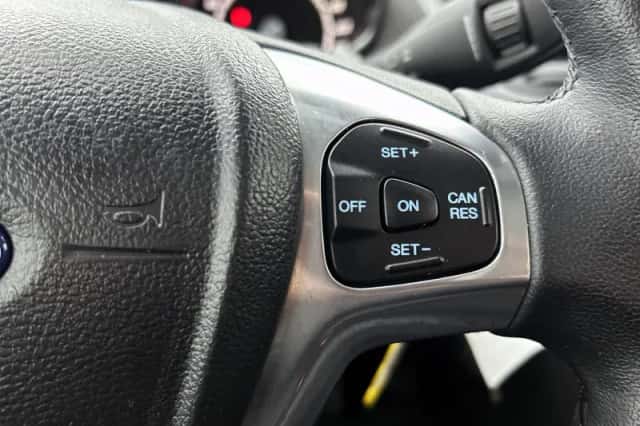 Ford Fiesta (2014) thumbnail 6
